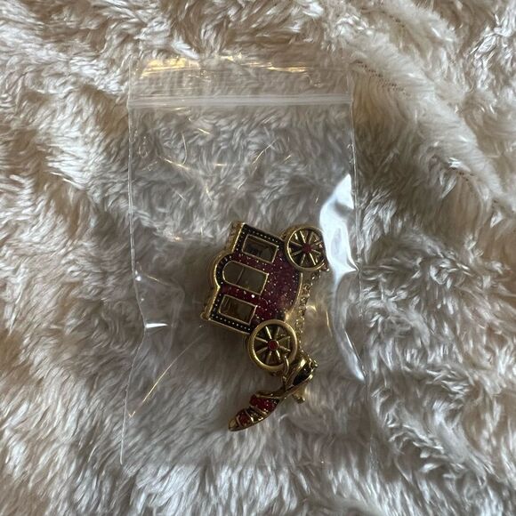NEW Cinderella Carriage Brooch 
Princess Carriage Red & Slipper - Picture 6 of 6